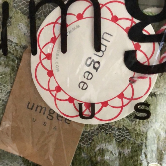 NWT UMGEE FLORAL EMBROIDERED TOP W/BELL SLEEVES - Picture 7 of 10